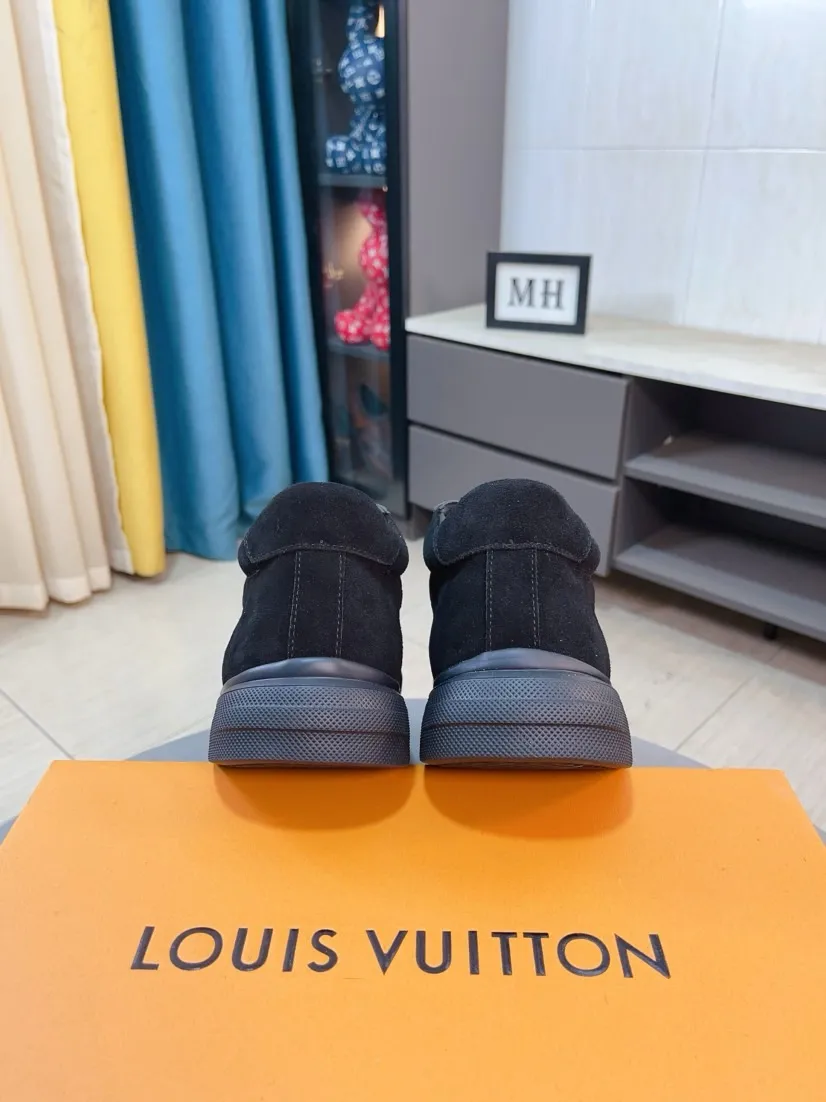 Ex-factory price 420🌹🌹[LV] The latest masterpiece of high-top men's shoes: the upper is made of Italian imported first-layer cowhide with special materials➕full genuine leather lining🔥, making walking more convenient and comfortable! Exclusive new style, stunning work [color]! Create a fashionable personality to set off your uniqueness! A must-have for trendy men! Classic🔥Number: 38-44